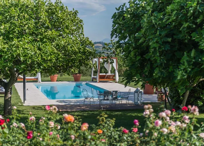 Monticelli Βίλα Serrungarina