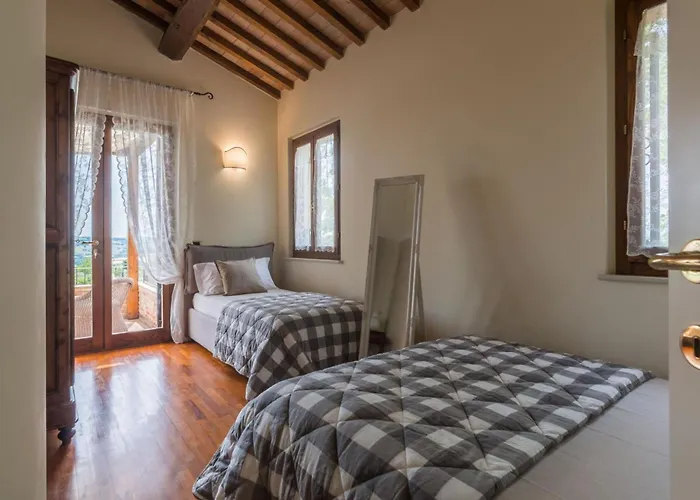 Monticelli Βίλα Serrungarina