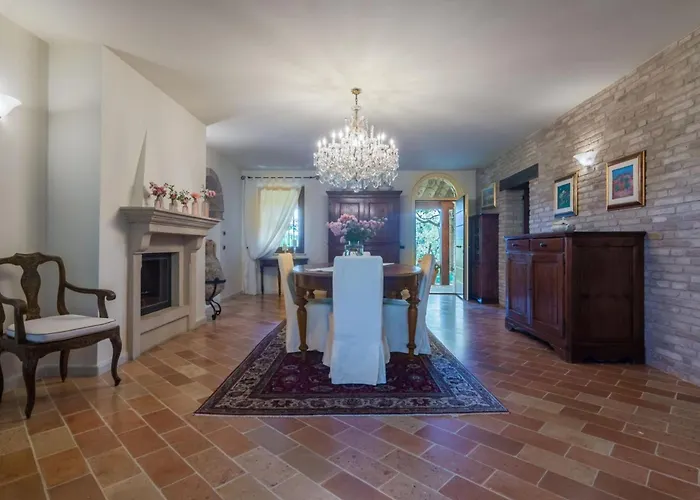 Βίλα Monticelli Serrungarina