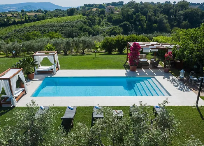 Monticelli Βίλα Serrungarina